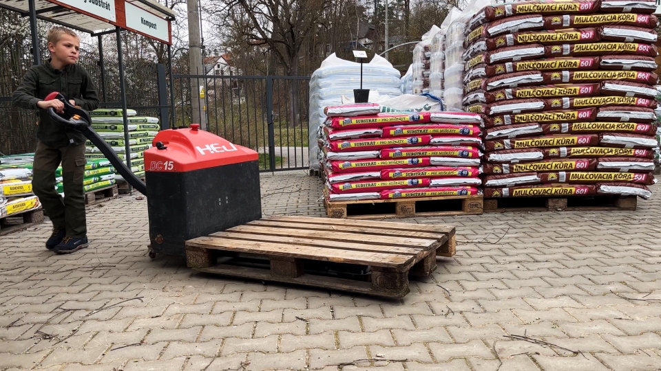 Hled�me provozn�ho pracovn�ka zahradnictv�!